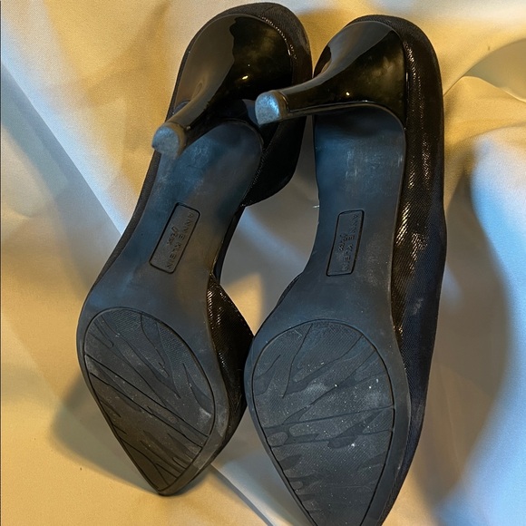 Anne Klein Shiny Black Pumps - Picture 5 of 5